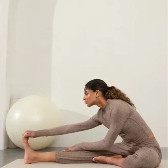 Athleta Softluxe Top in Pyrite Dovetail Heather - Picture 3 of 10